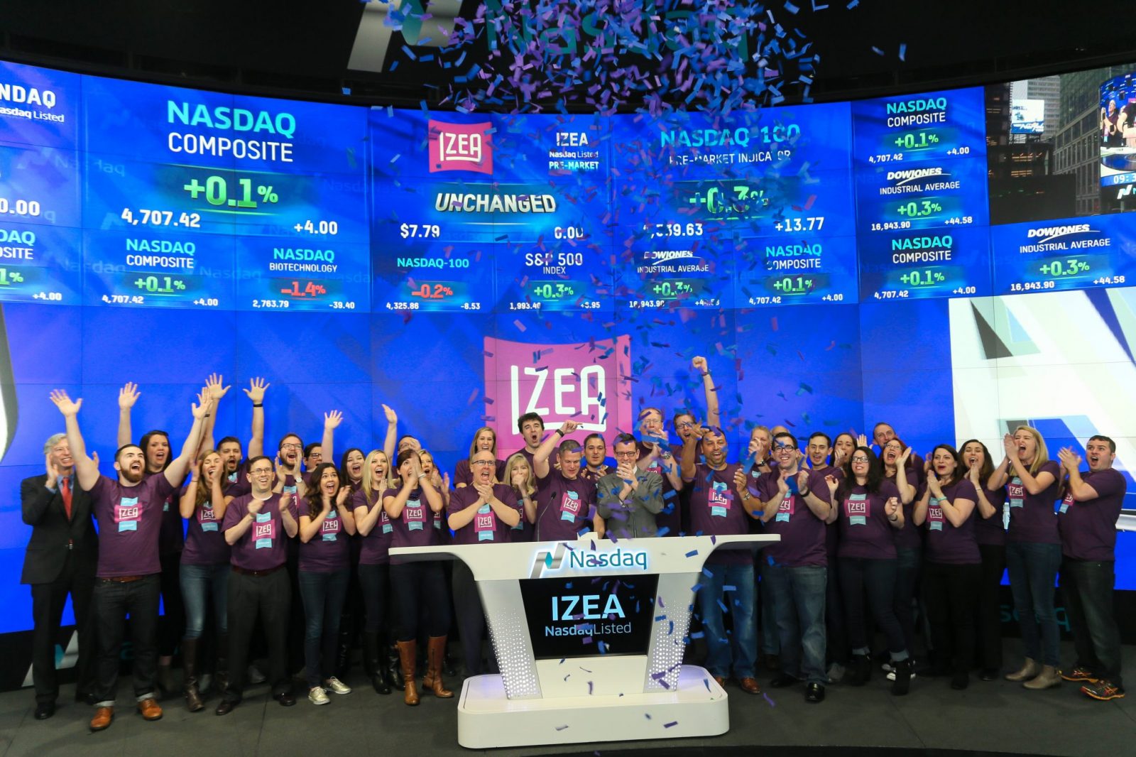 Ted Murphy rings the bell as he takes IZEA PUBLIC